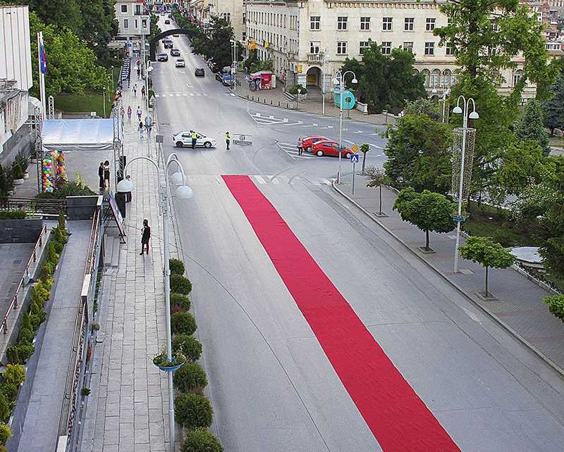 И тази година великотърновските абитуриенти ще минат по червения килим