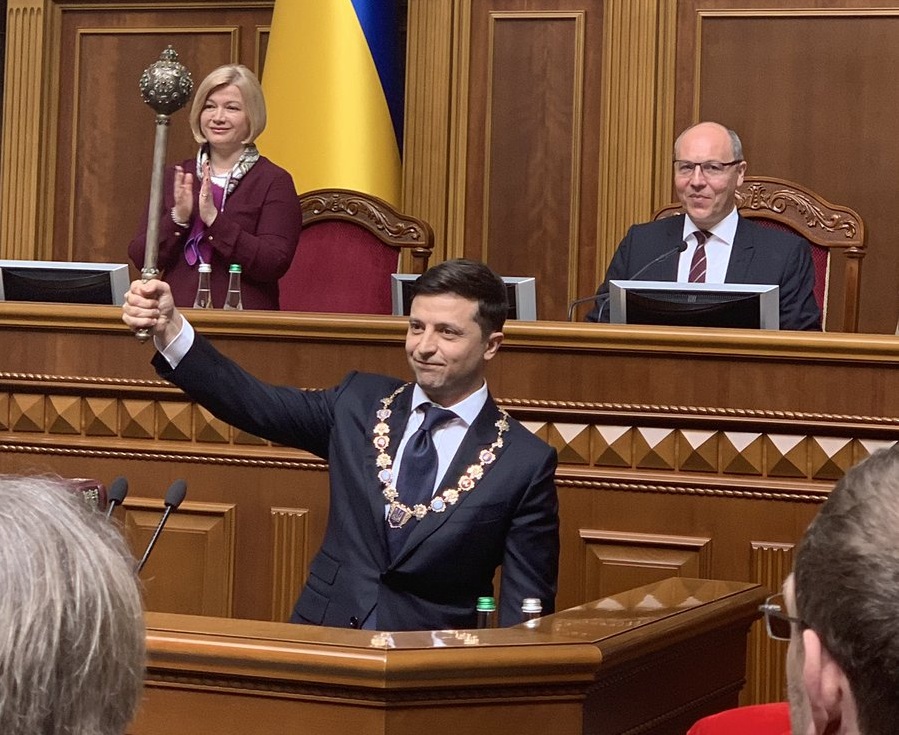 Владимир Зеленски разпусна предсрочно украинския парламент
