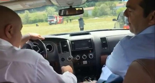 Премиерът Борисов посрещна Ципрас в Кирково, качи го в автомобила си (НА ЖИВО)