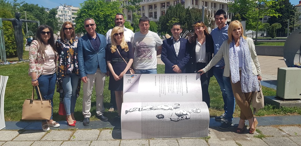 Пейки със стихове на Петя Дубарова и Христо Фотев вече са част от  културния облик на Бургас
