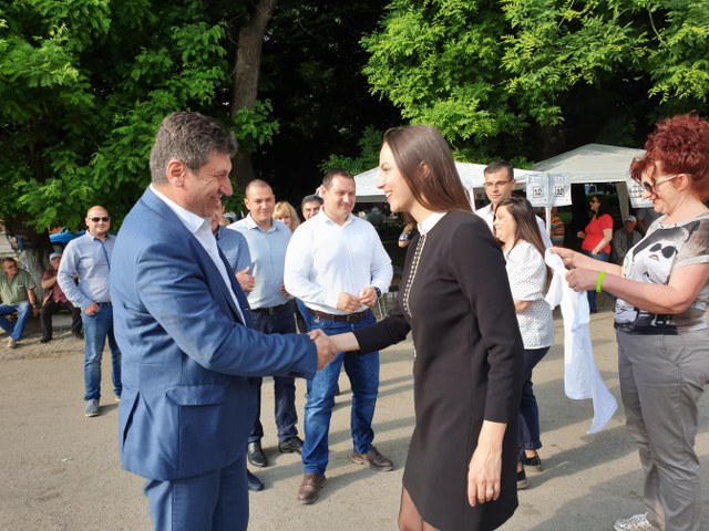 Ева Майдел в с. Брестовица: В ЕП трябва да отидат хора, които знаят как се брани националният интерес и как се печелят битки