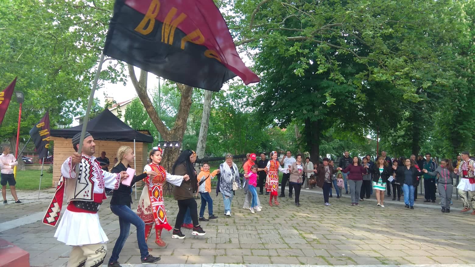 ВМРО закри кампанията си в навечерието на 24 май с инициативата „Да се хванем на хорото“ и певицата Диа