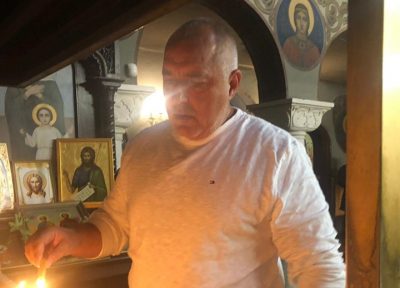 Бойко Борисов се помоли за здраве и просперитет в църквата "Св. Св. Кирик и Юлита" в Банкя (СНИМКИ)