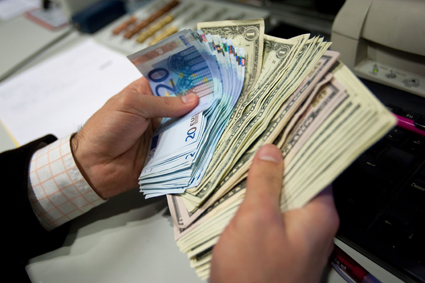 Чуждите инвеститори изтеглили четвърт милиард евро