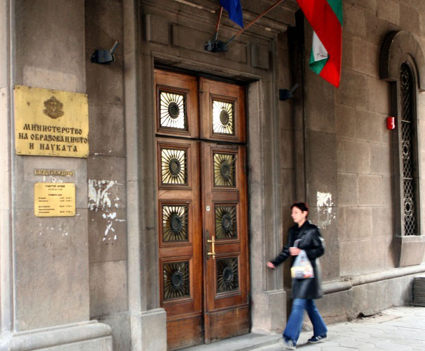 МОН: Няма сгрешени въпроси в матурата по английски език