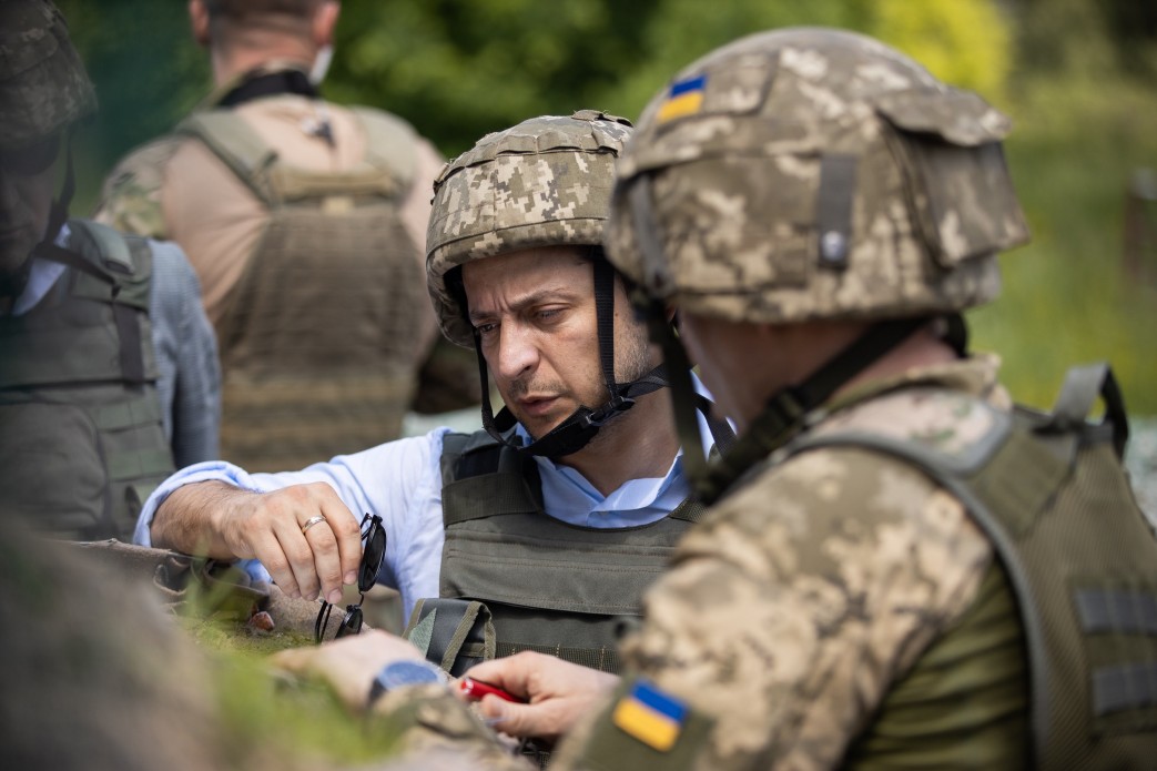 Зеленски се срещна с военнослужещи в Луганска област