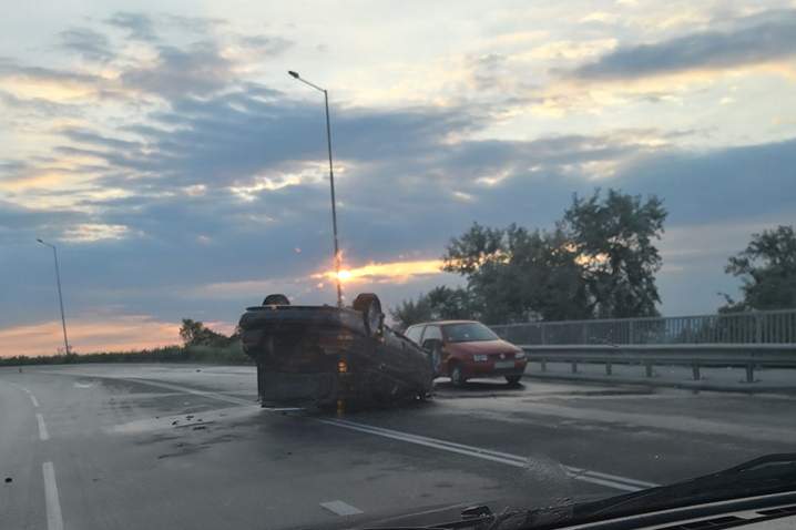Жена обърна БМВ по таван и се прибра у дома