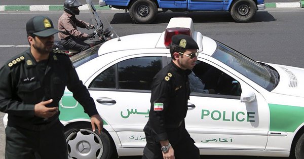 Иран задържа европейски дипломати, били на празненство с участието на мъже и жени