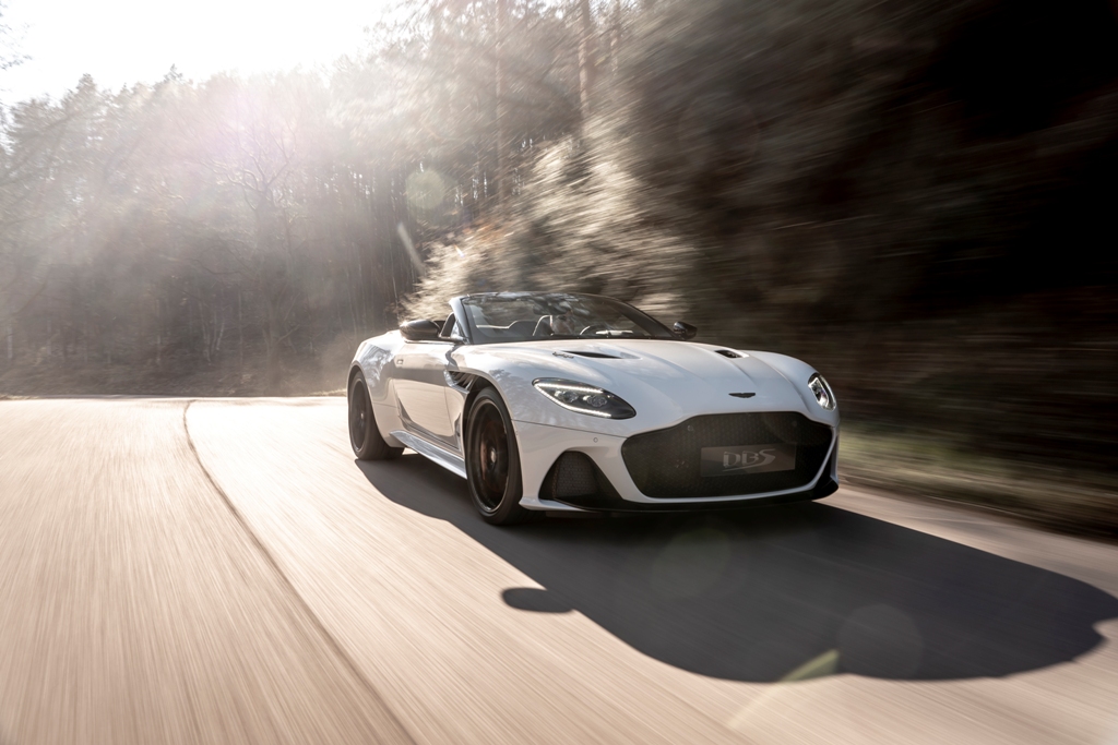 340 км/ч вдига най-бързото кабрио на Aston Martin