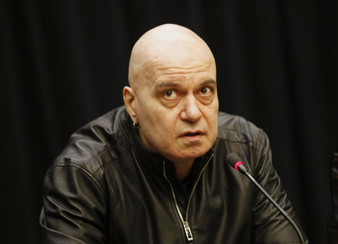Слави Трифонов напомни за прехвърлянето на субсидии от депутати номади