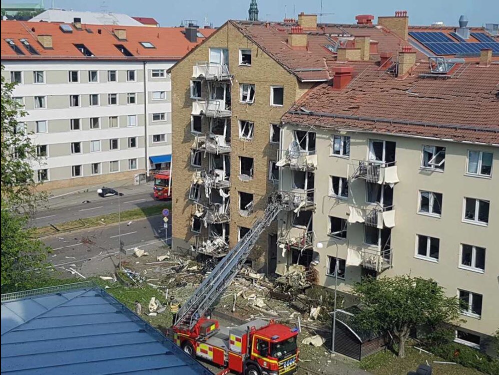 19 души са ранени при експлозия в два жилищни блока в Швеция