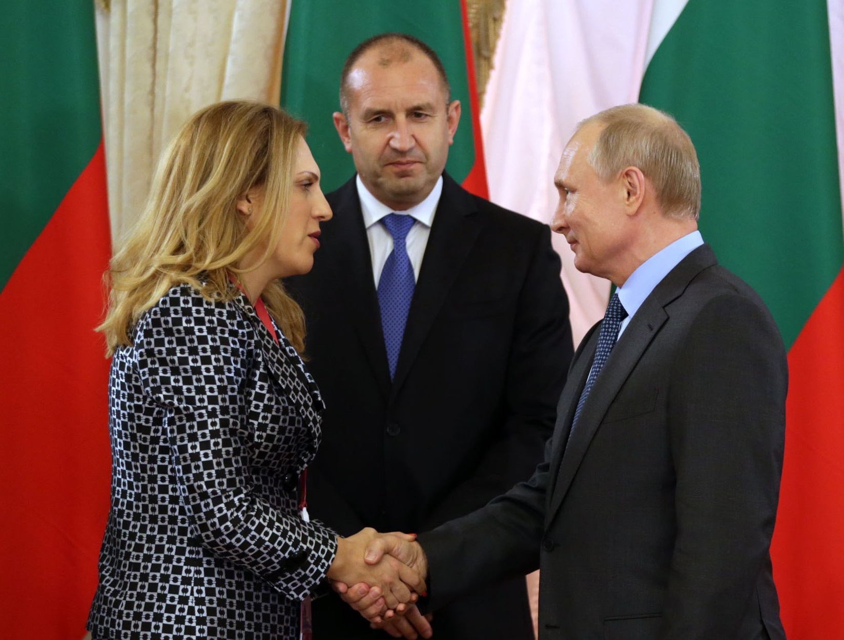 Вицепремиерът Николова: Политиката за диверсификация на газовите доставки ни дава възможност да преговаряме с Русия за по-ниски цени