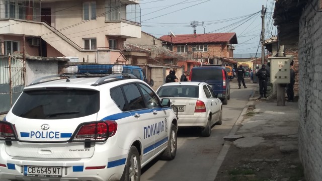 Продължават арестите след масовия бой в ромската махала на Пещера