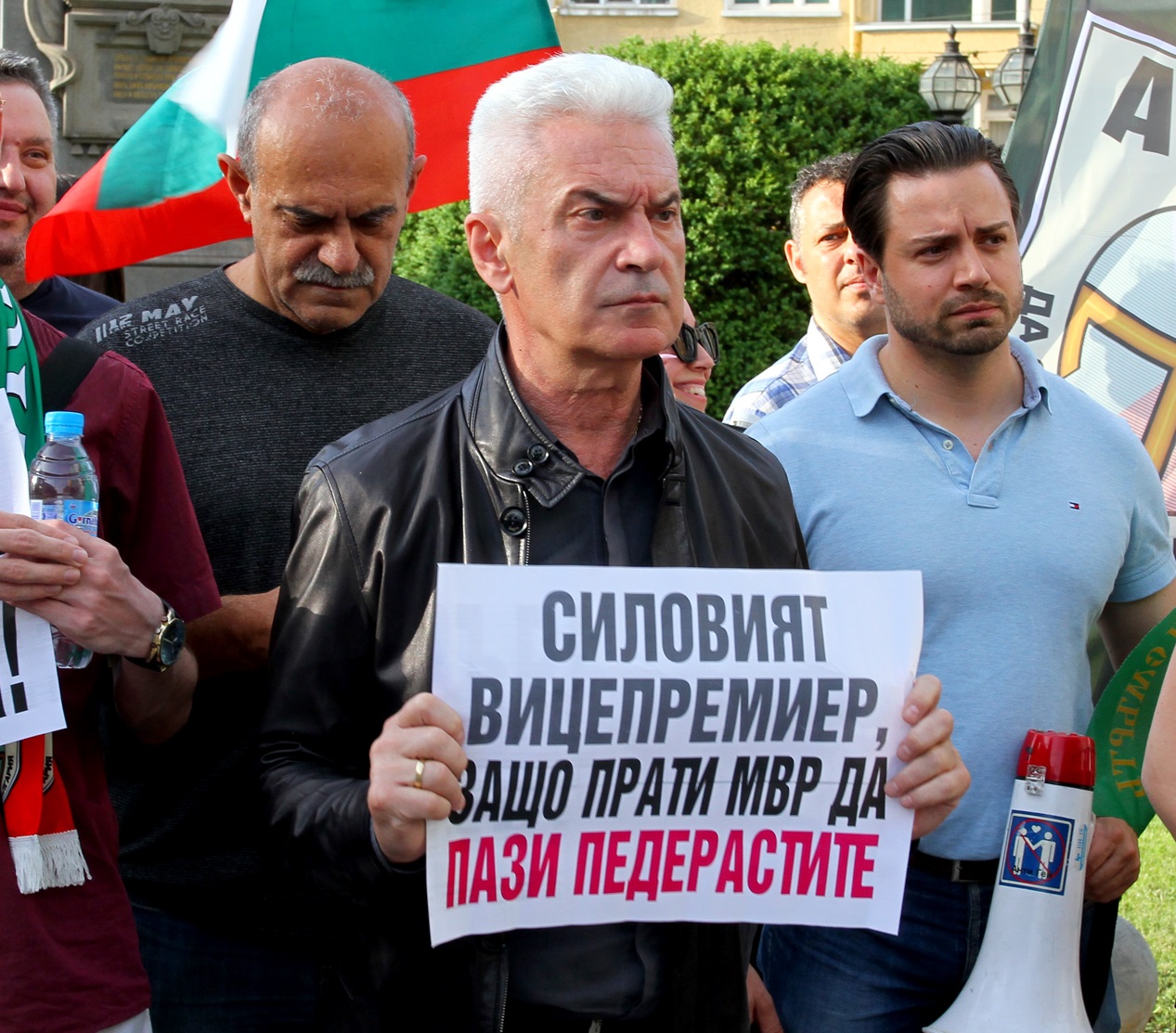 Сидеров за гей парада: Г-н силов вицепремиер, защо пратихте хиляди полицаи да охраняват това  сборище на извратеняци?