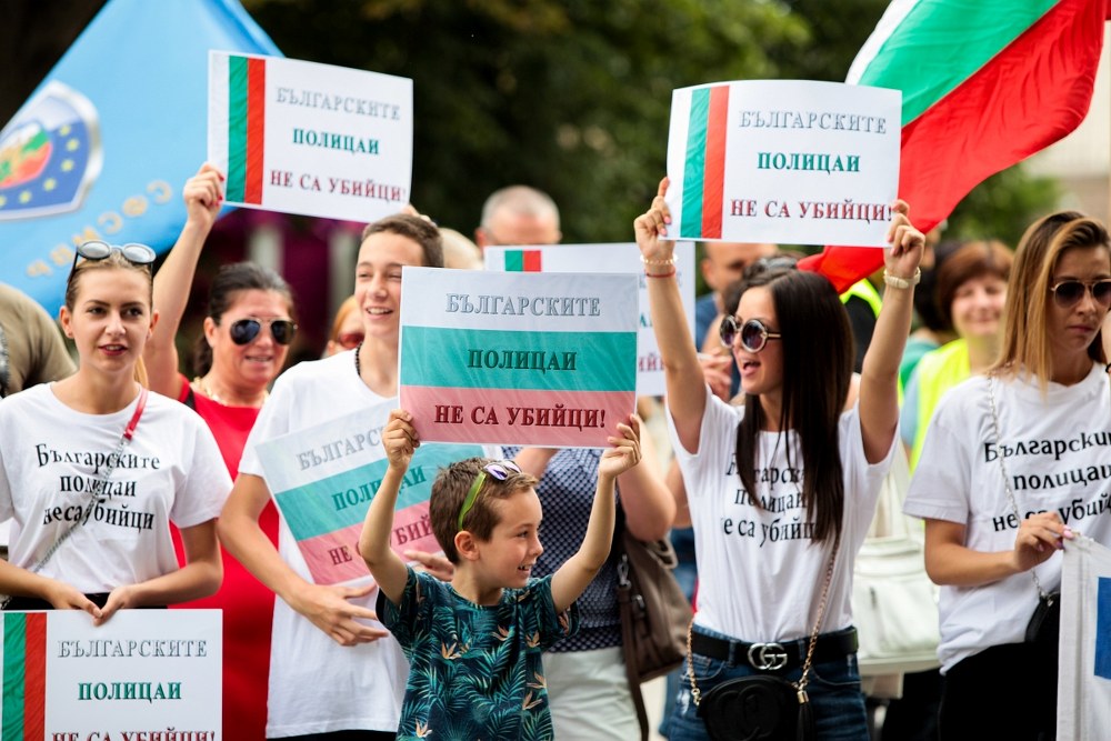 Протест в защита на осъдените полицаи за смъртта на Чората (СНИМКИ)