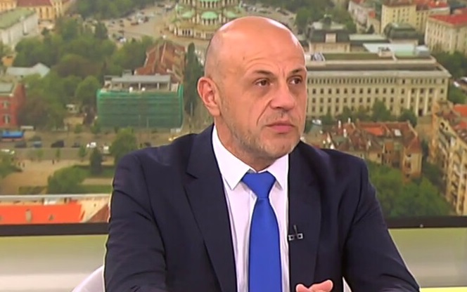 Томислав Дончев: Скандалът за къщите за гости слага едно грозно петно върху всички похарчени пари
