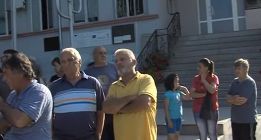 В Струмяни протестираха срещу високата цена на водата