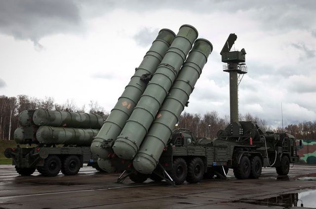Русия доставя ракетните системи С-400 на Анкара до юли