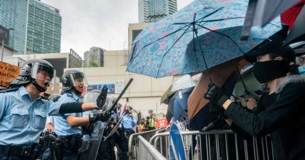 Властите в Хонконг затвориха правителствени сгради заради протестите