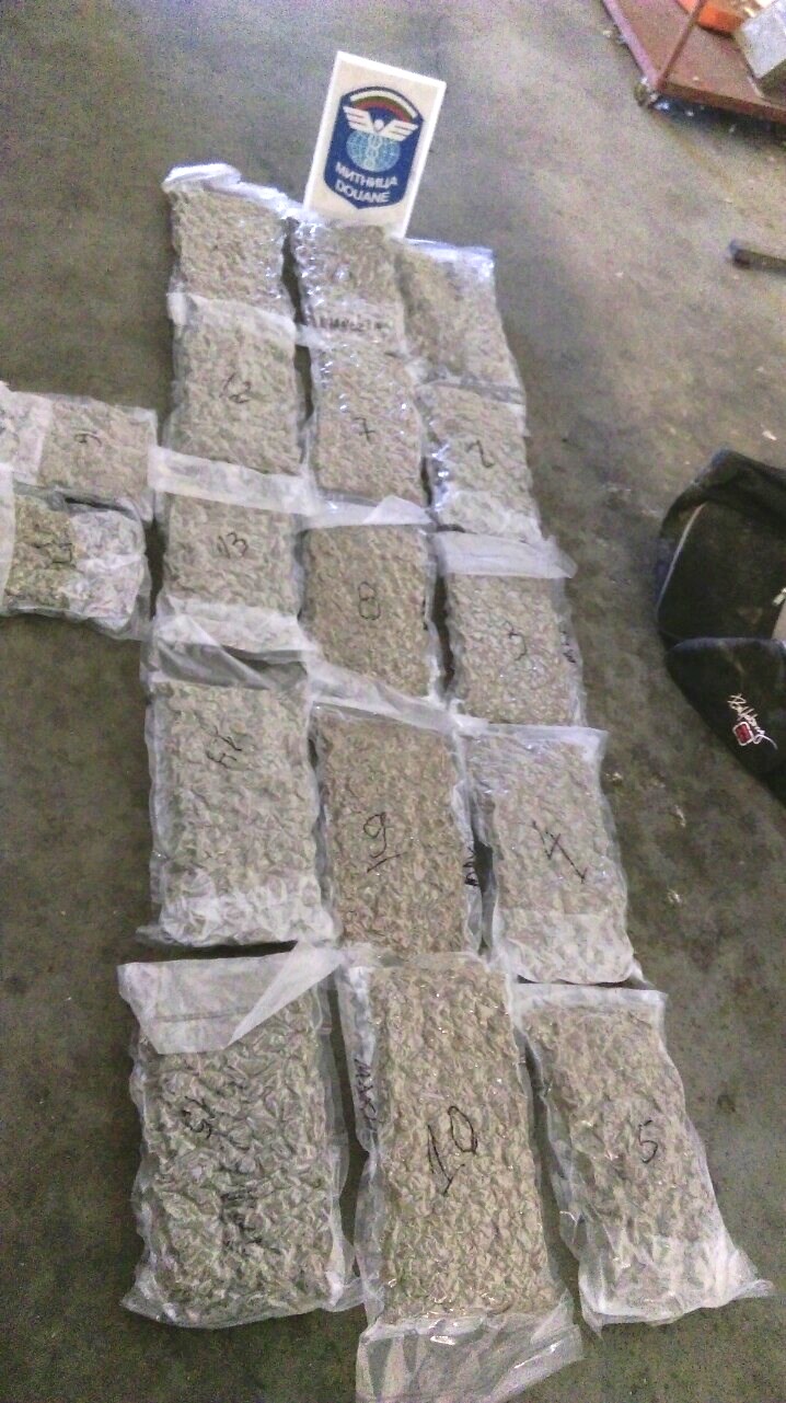 Спипаха близо 9 кг марихуана в турски камион на МП Капитан Андреево