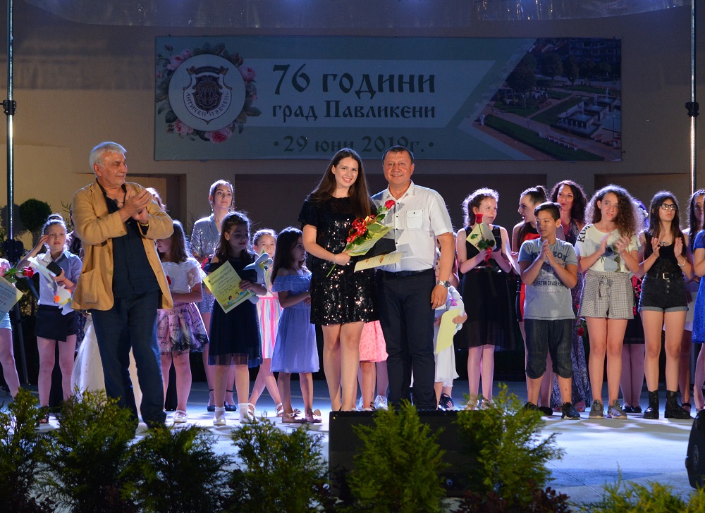 Млада певица спечели „Гран при“ от конкурса „Нека да е лято!” в Павликени