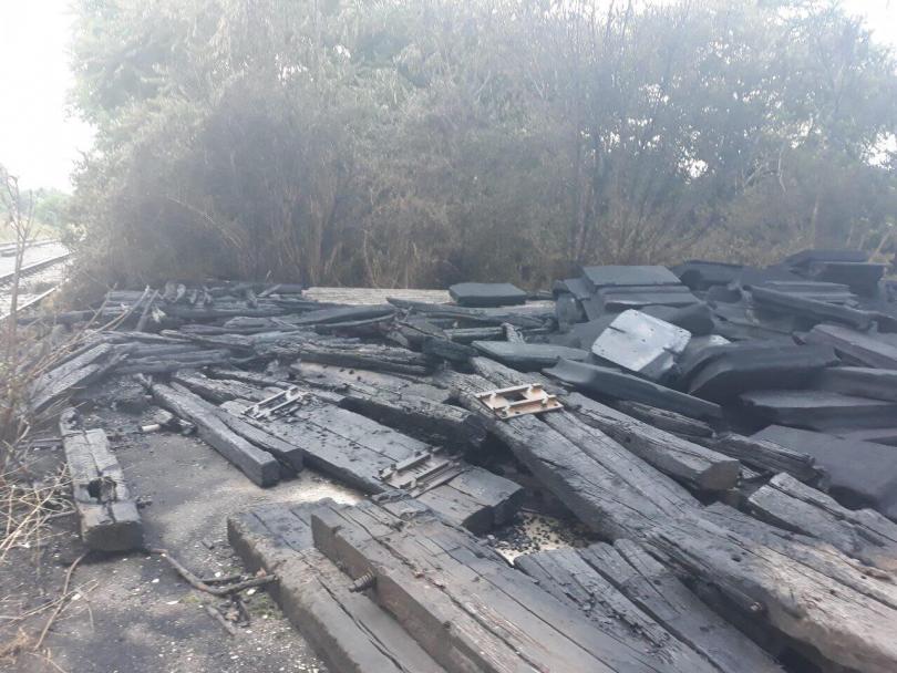 Дървени траверси са горели при пожара край Сточна гара в София