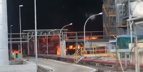 Експлозия избухна в нефтена рафинерия в Испания близо до Гибралтар (СНИМКИ и ВИДЕО)