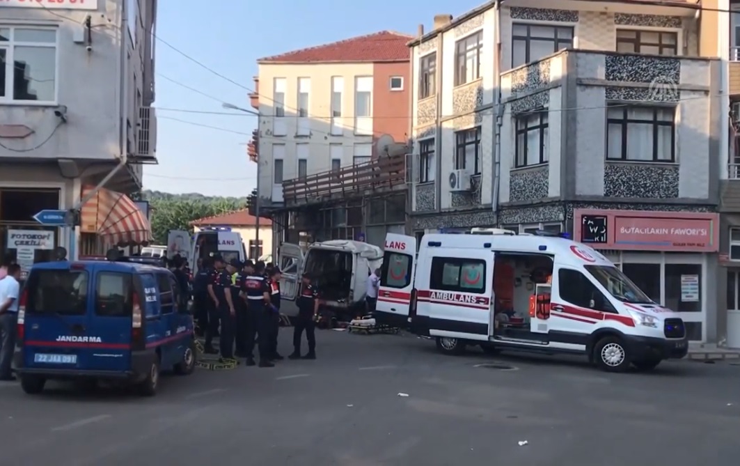 Бус с нелегални мигранти катастрофира в Одрин, загинаха 10 души (ВИДЕО)