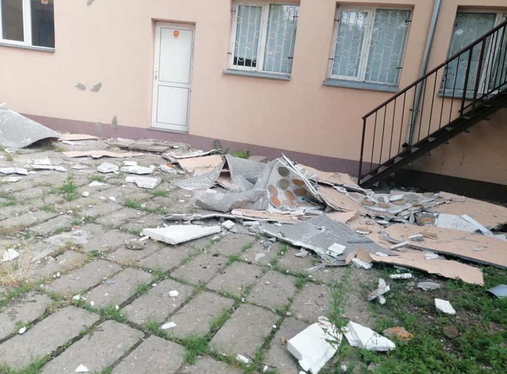 Евакуираха училище в Пловдив заради падаща мазилка и изолация