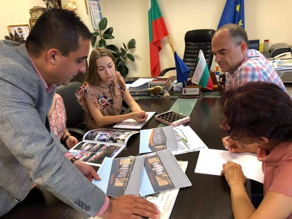 Дипломати гостуваха на кмета на Върбица