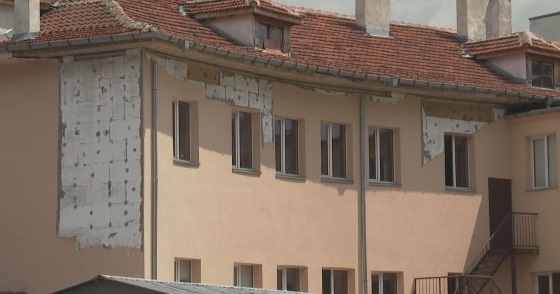Падналата изолация няма да спре часовете в пловдивската ПГ по битова техника