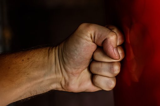 15-годишен подал сигнал в полицията за системен побой от баща си