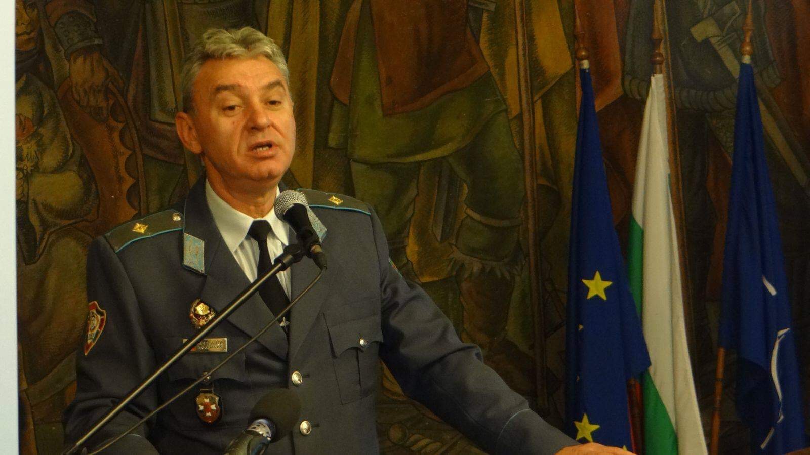 Началникът на НВУ подаде оставка