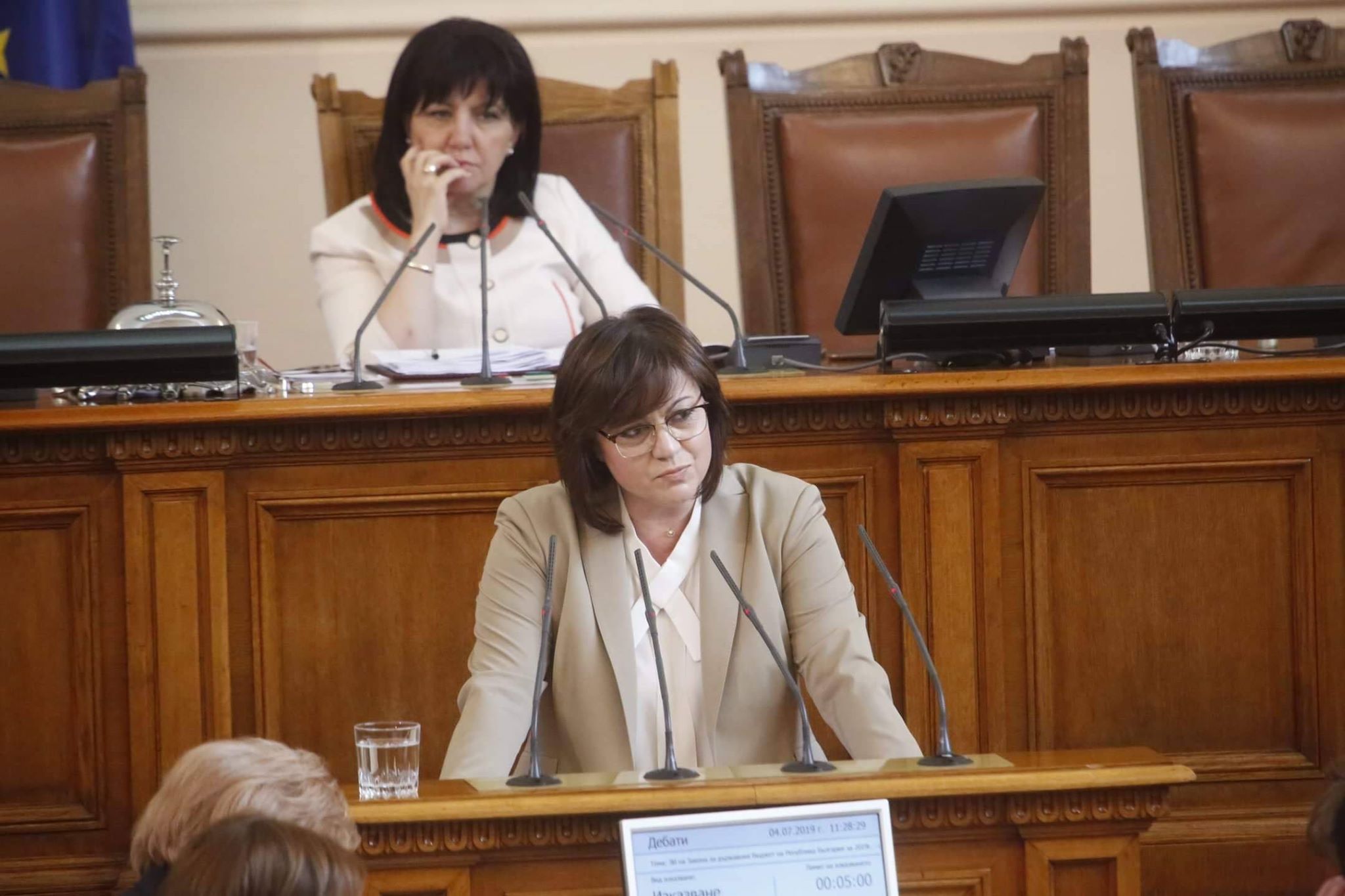 Нинова с 5 въпроса към подкрепящите партийно финансиране от фирми
