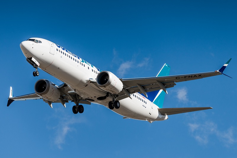"Боинг 737" е кацнал аварийно в Москва