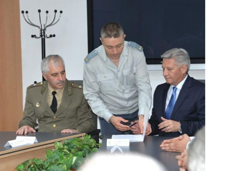 Обвиняват двама генерали разузнавачи (обзор)