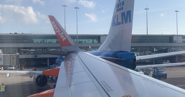 Два самолета се сблъскаха на летище в Амстердам