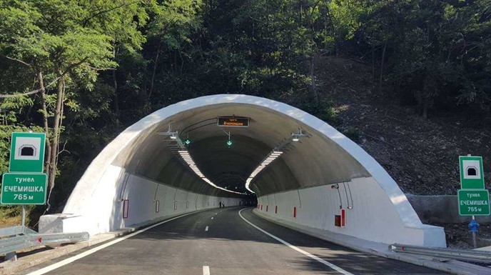 Временно ограничават движението в тунел "Ечемишка" в посока Варна