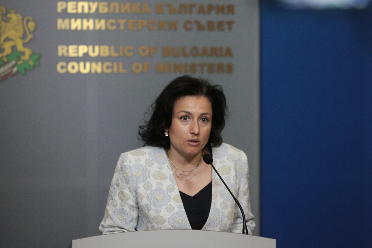 Танева: Всеки човек, минал през заразена зонаq е потенциален преносител на африканската чума 