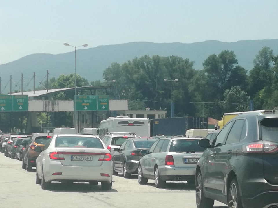 Засилен трафик на Кулата към Гърция