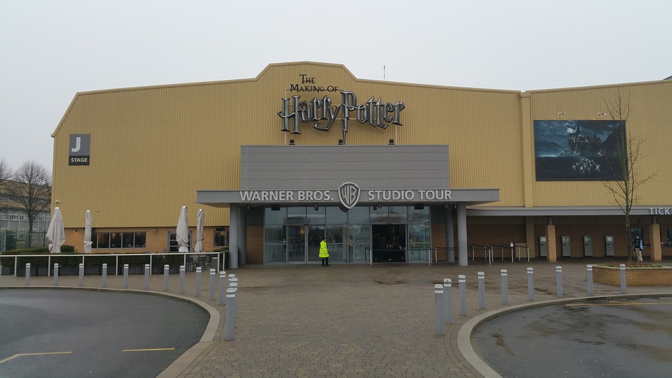 Гори студиото на Warner Bros в Лондон