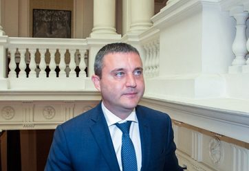 Актуализират бюджета заради самолетите Ф-16 (обзор)