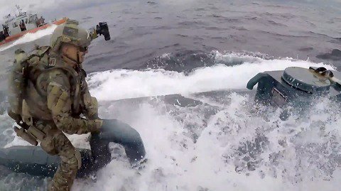 Бреговата охрана на САЩ атакува подводницa, пренасяща 16 тона кокаин (ВИДЕО)