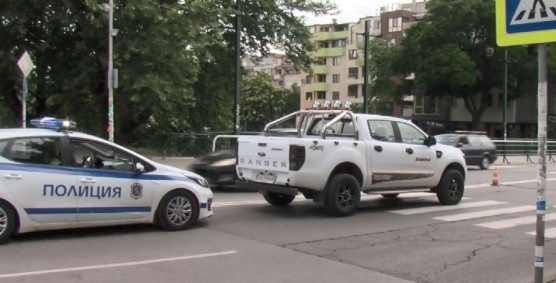 Кола мина през крака на дете на пешеходна пътека в Благоевград