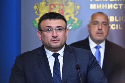 Вътрешният министър вика футболните съдии