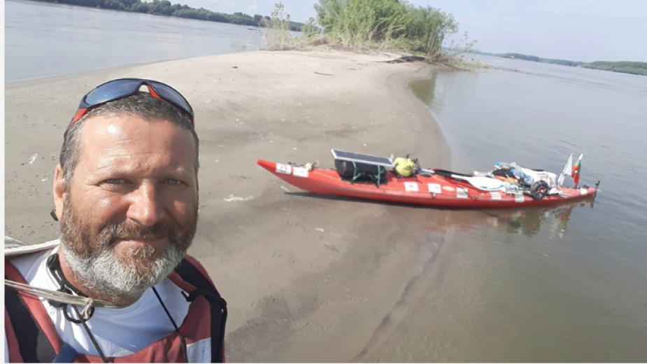Шуменският полицай Тишо на 100 км от Черно море с каяка си