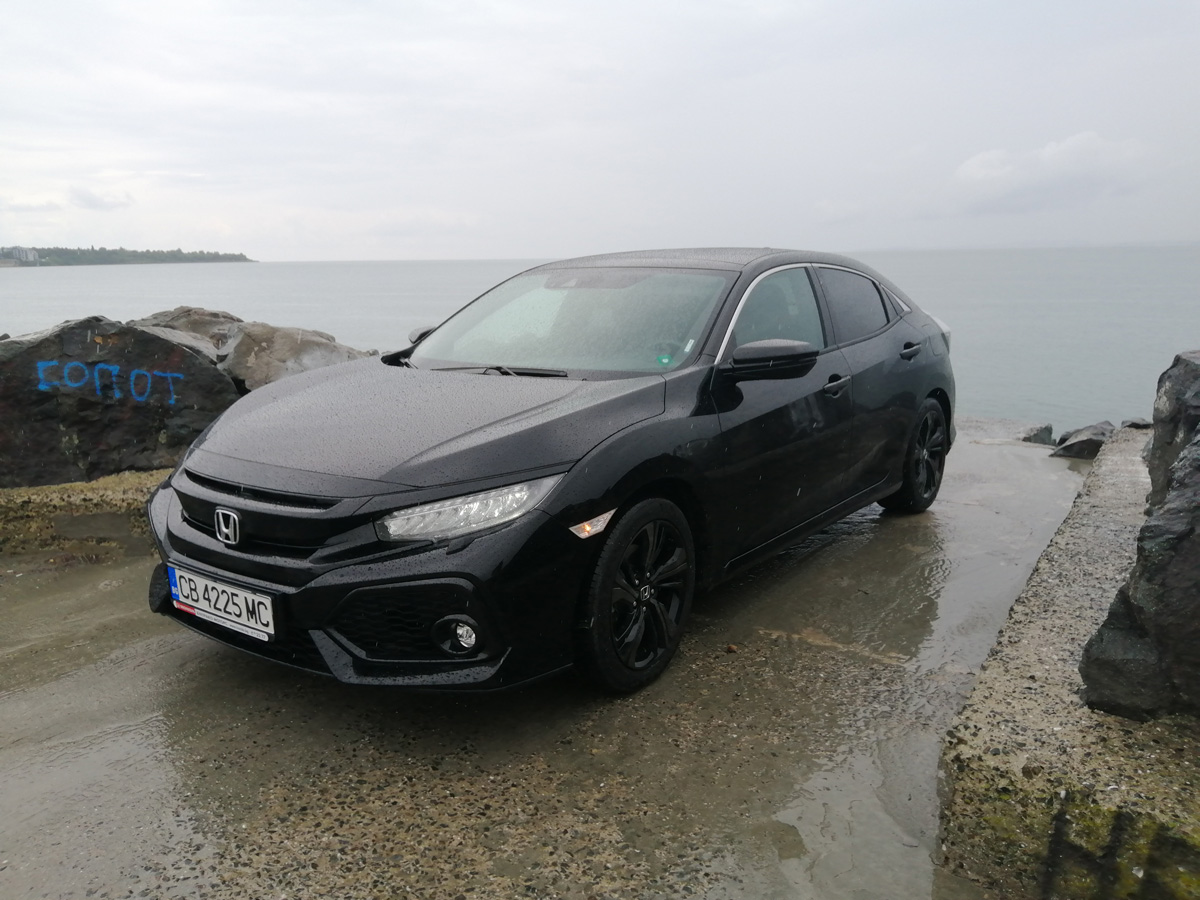 Honda Civic възпитава шофьори