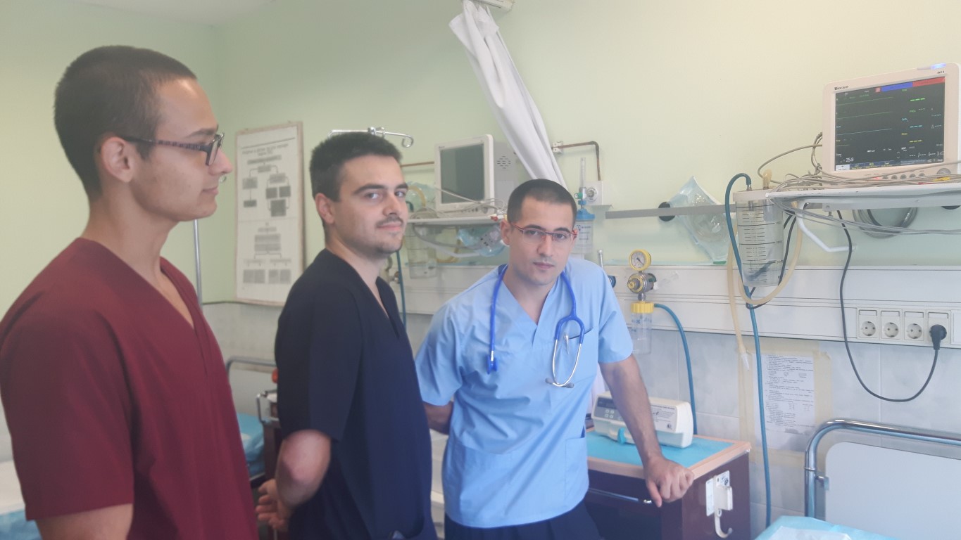 Студенти-доброволци помагат в Спешното на УМБАЛ Бургас през лятото