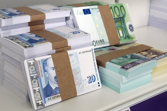 Домакинствата спестиха над 4 млрд. лв. за година