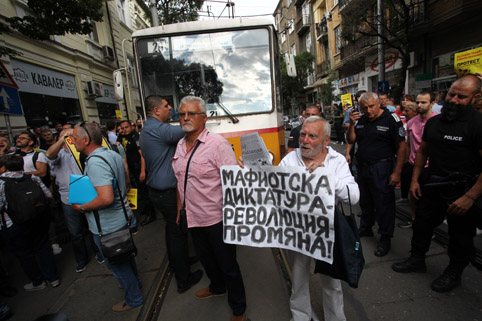 Протест и контрапротест за номинацията на Гешев (обзор)